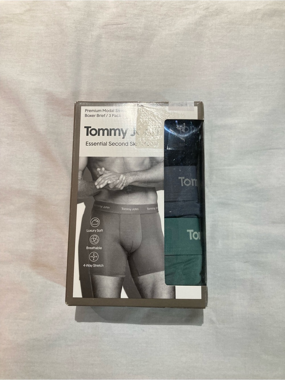 Tommy John Essentials Second Skin Boxer Briefs. Men’s size large, NIB!